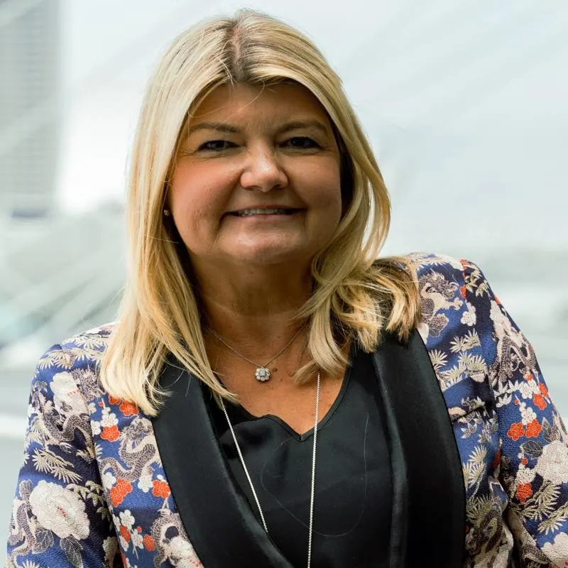 Sandy Carter headshot
